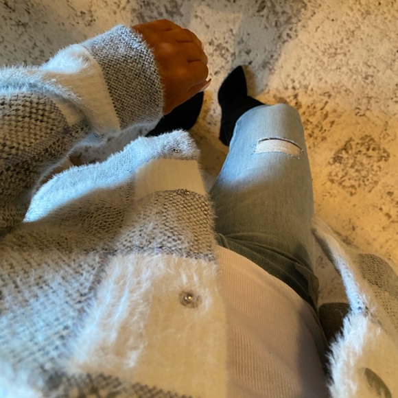 New๐Super soft plaid button shacket - Picture 5 of 7